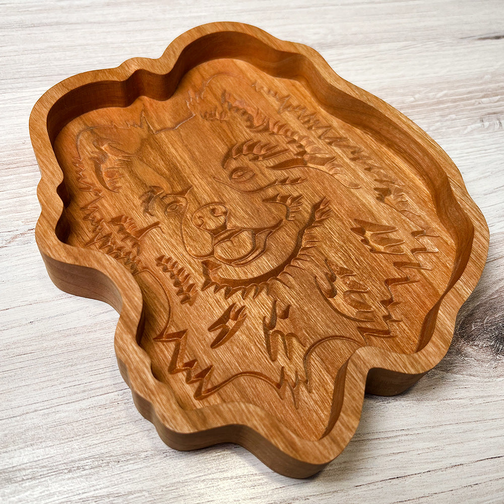 A Pomeranian wood tray with a carving of a lion.